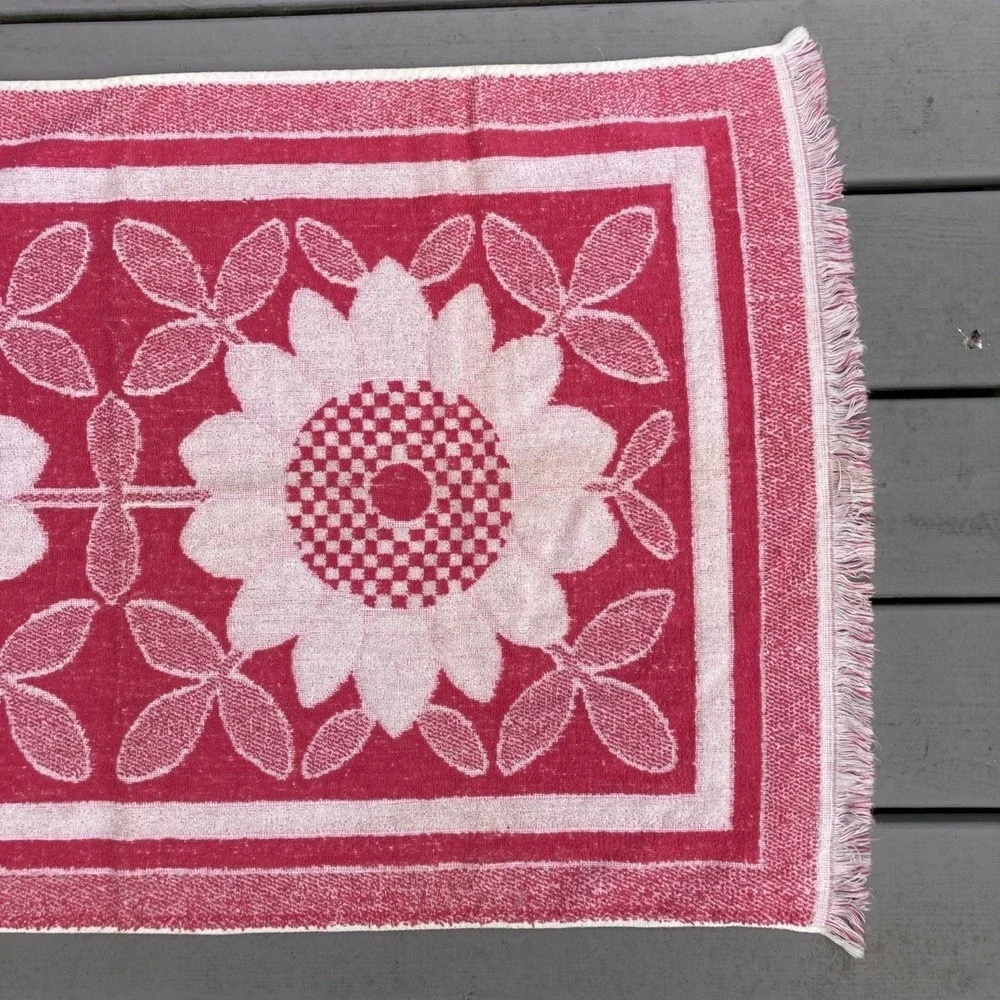 Vintage cotton bath towel St. Mary's pink & white floral daisy sunflower 1970's